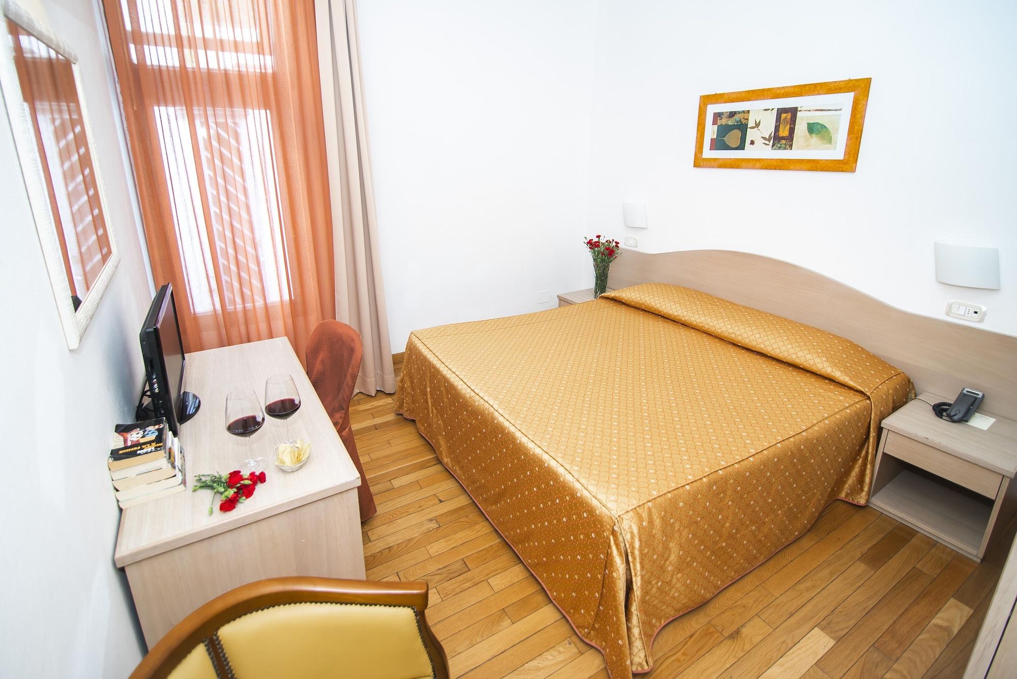 Hotel La Colonna Siena Esterno foto