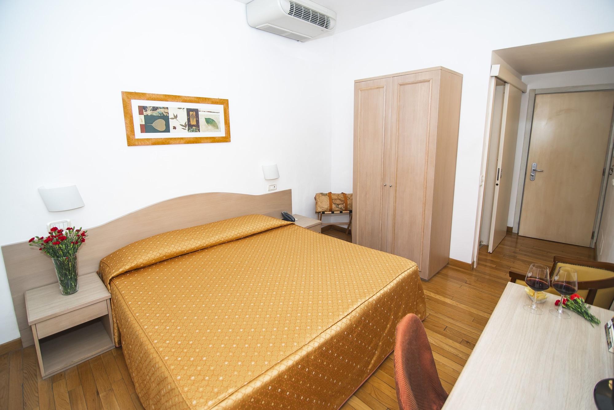 Hotel La Colonna Siena Esterno foto