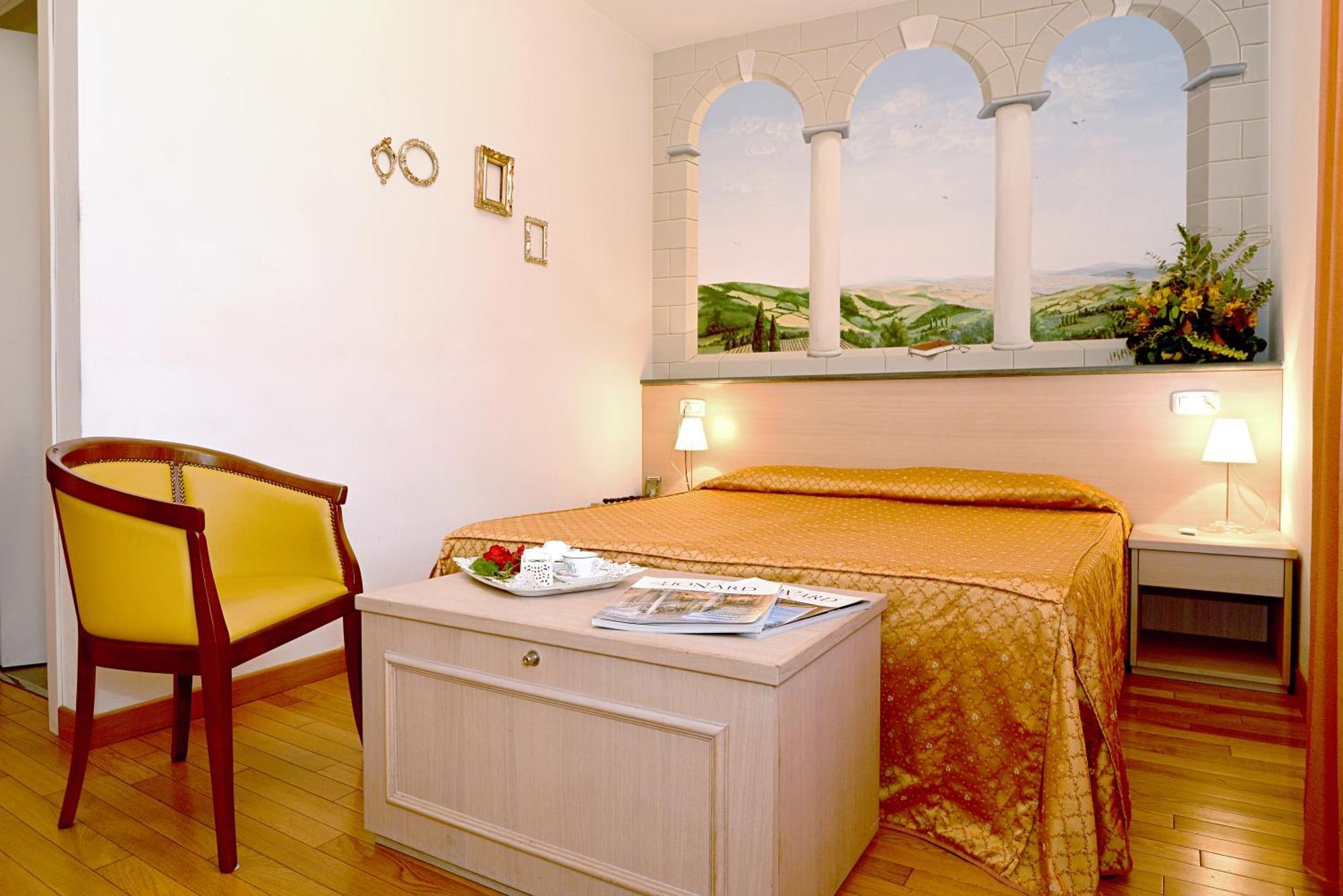 Hotel La Colonna Siena Esterno foto