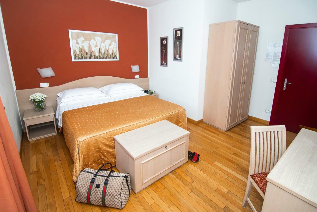 Hotel La Colonna Siena Esterno foto
